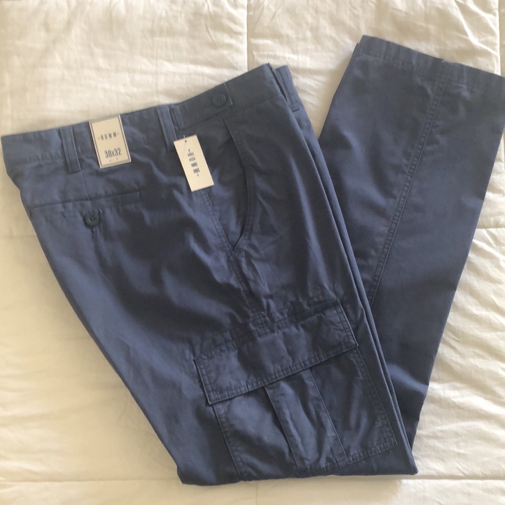 Men’s size 38 x 32 blue Cargo pants. 100% cotton